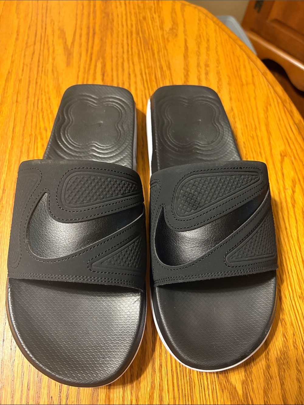 Nike men’s air max slides NWOT